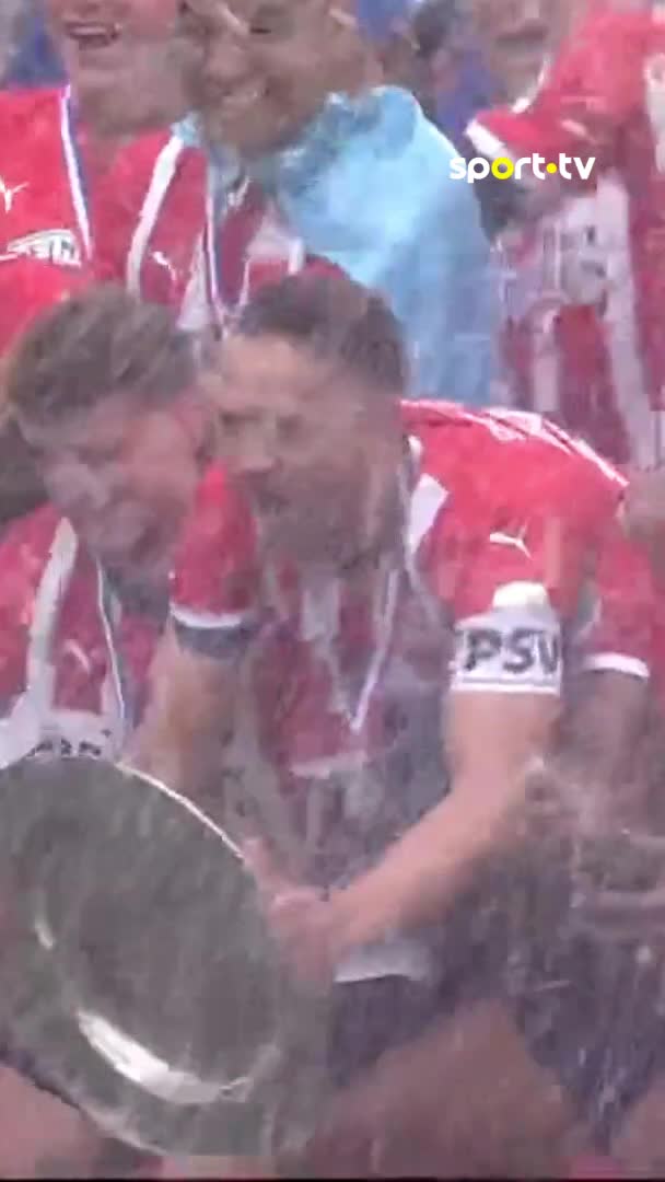 PSV sagrou-se bicampeão holandês após o bottle job histórico do Ajax 🏆