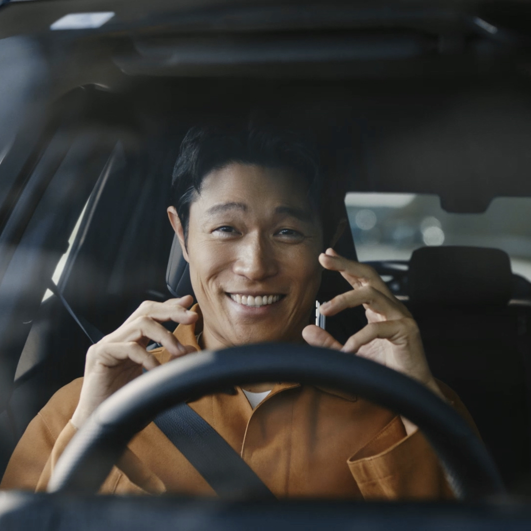 #日産 の新ブランドアンバサダーに就任した #鈴木亮平 さんが、クルマの進化で変わる毎日を体験する姿を描いています！