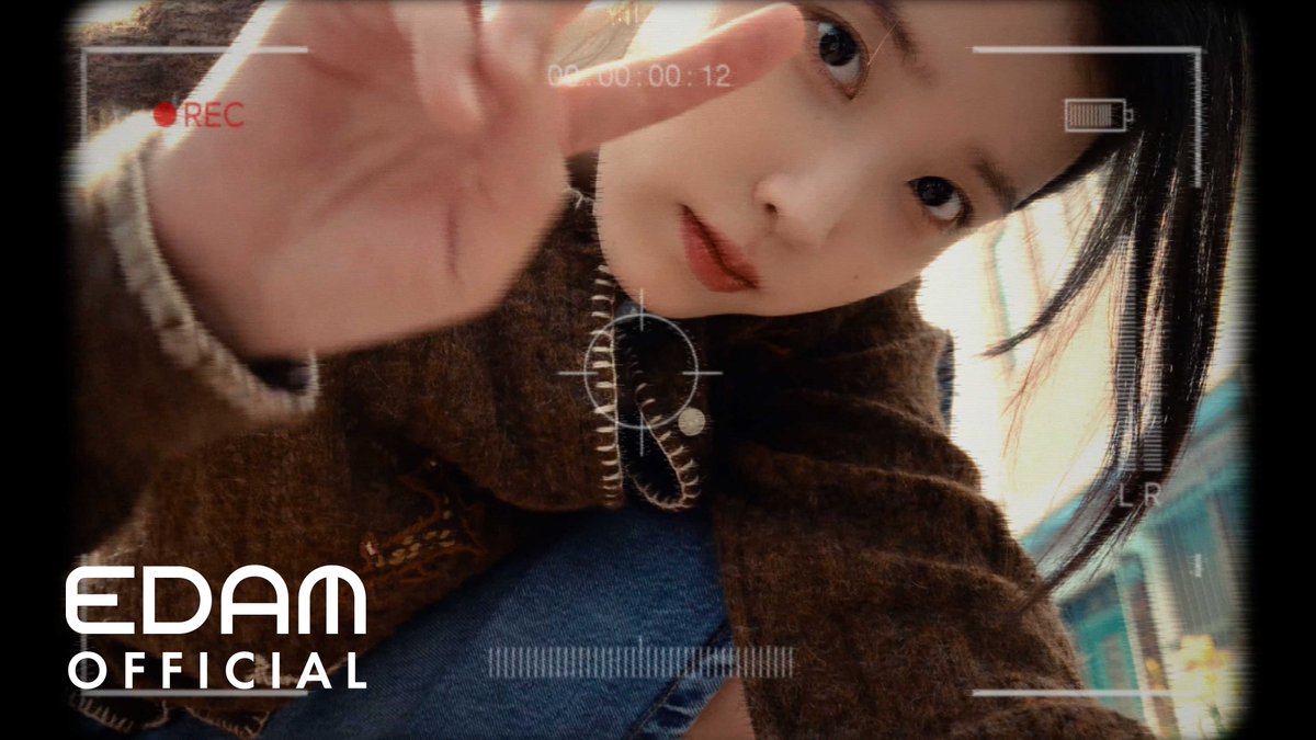 아이유 [꽃갈피 셋] '빨간 운동화' Track Teaser ​ ➫ 아이유 리메이크 앨범 [꽃갈피 셋] 🌸 2025.05.27 6PM (KST) #아이유 #IU #꽃갈피셋 #KkotGalpi3