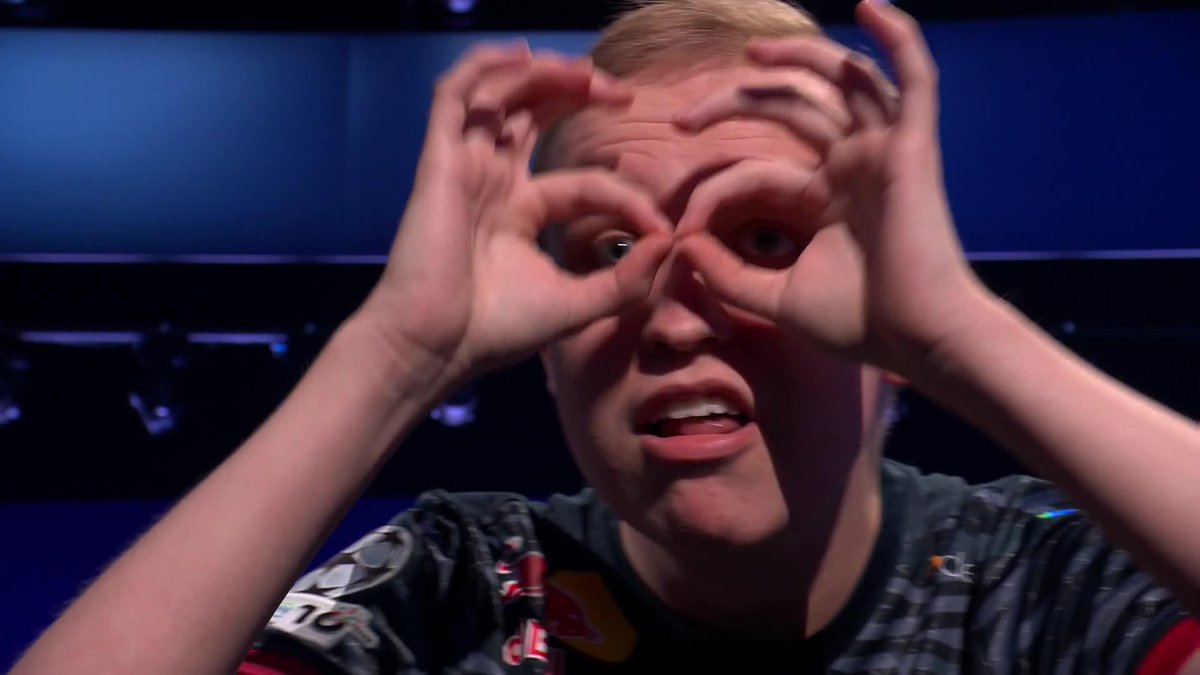 👀 Anders wins! 👊 Young storms out! 😡 #eChampionsLeague | #FCPro