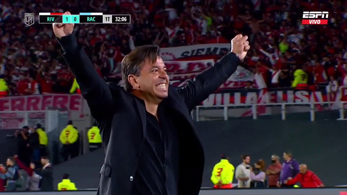 Un día como hoy, pero hace QUINCE AÑOS, River le ganaba 5-0 a Quilmes y salía campeón del torneo. Las calles no olvidan.
