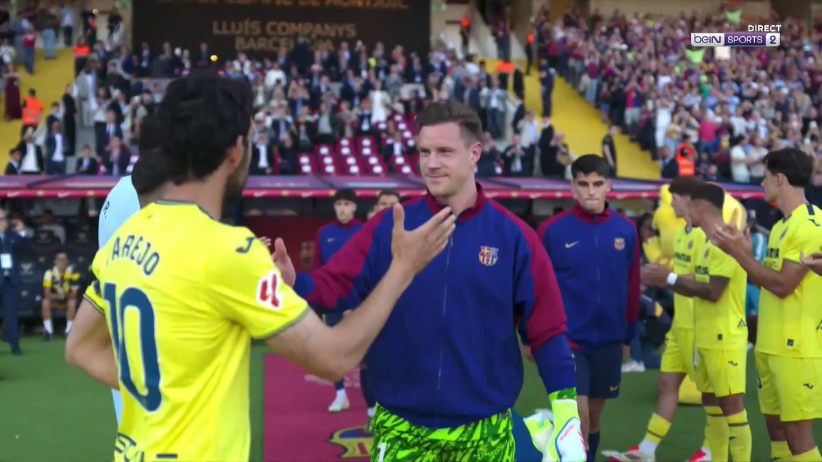 🇪🇸 #LALIGA 👏 La haie d'honneur des joueurs de Villarreal aux barcelonais !