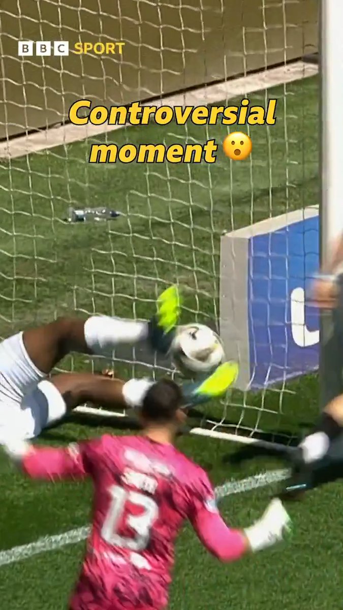 No goal for Rangers, with the ball deemed not to have crossed the line ❌ Hibs immediately go up the other end and score 😮 Watch the controversial moment 🎥⚽️ #BBCFootball