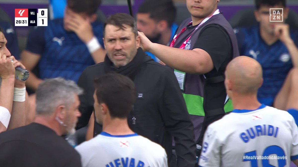 🔊 "No nos apresuremos ahora. Si perdemos, estamos cortos" La charla del 'Chacho' Coudet en la pausa de hidratación del Deportivo Alavés #LALIGAenDAZN ⚽️