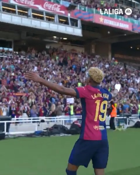 3 matches de suite où il envoie le même but. 😭😭😭 Le meilleur joueur du monde. 🙌💙❤️