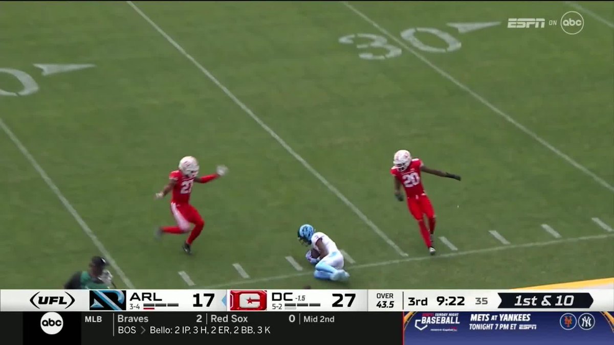 After review, it's ruled a catch 🙌🏈
