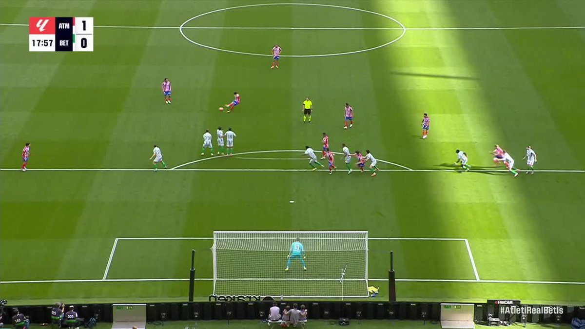 EL TIRO LIBRE PERFECTO: reviví el golazo de Julián Álvarez en #LaLigaxESPN.