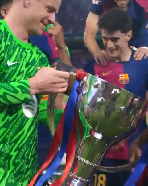 💙🏆❤ 🙌 ¡Enhorabuena, FC Barcelona! 🙌 #LALIGAEASPORTS | #DesenlaceLALIGA
