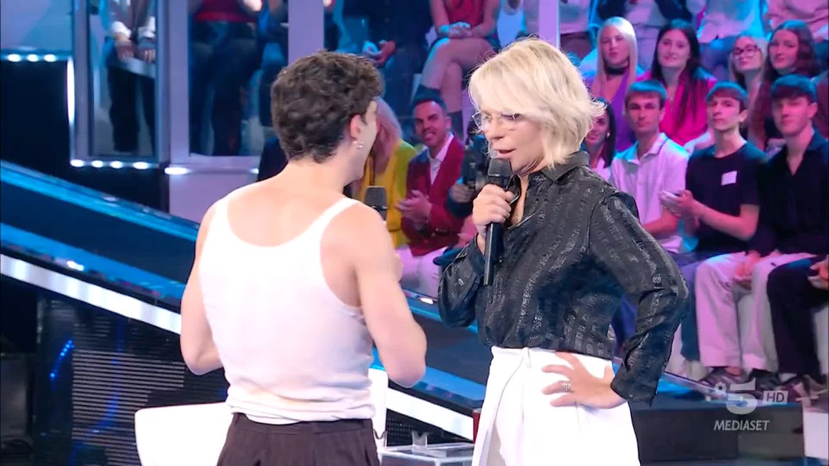 Primo eliminato (ingiusto) della finale e riceve: - 4 proposte di lavoro - scuse ufficiali per non essere stato preso per quattro volte ai casting con ammissione di colpa - proposta di tornare come professionista #Amici24