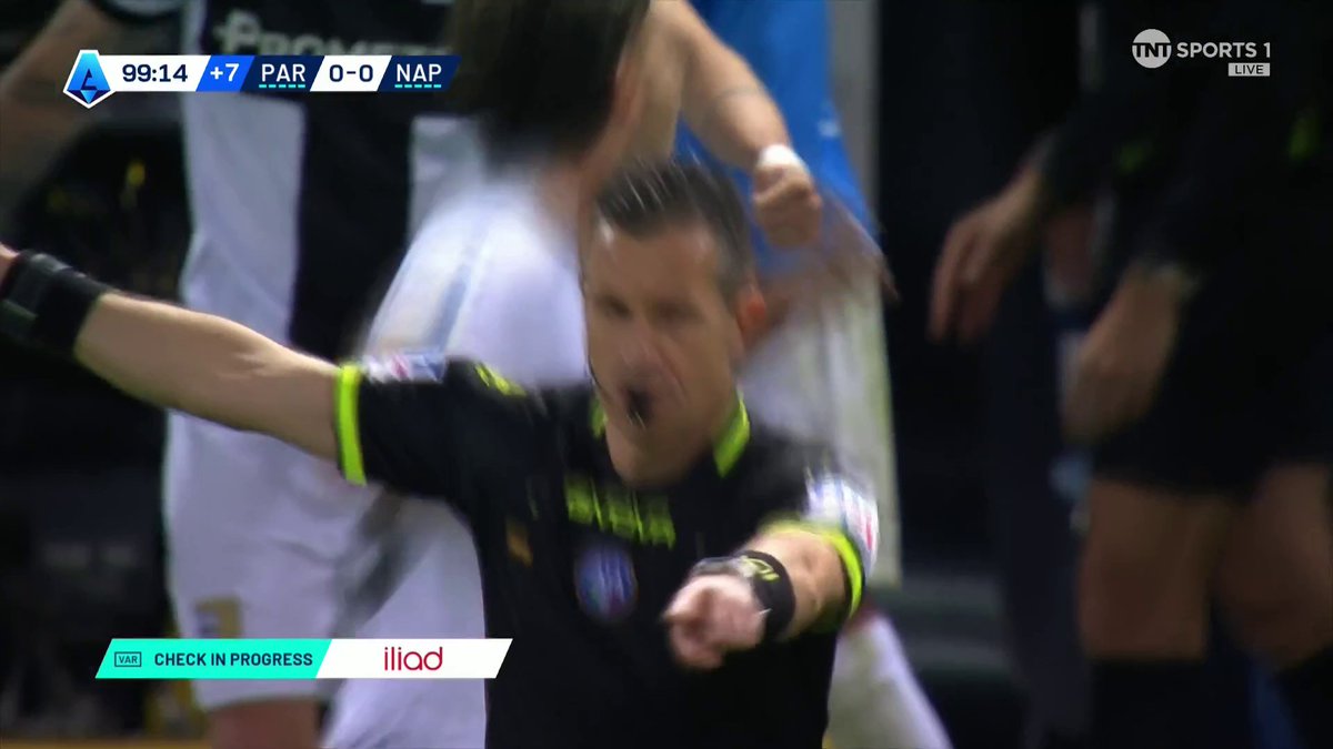 LATE DRAMA IN PARMA 🤯 Napoli were given a penalty for a foul on Neres but after a long, LONG VAR check, Parma are given a free-kick for a foul in the build up ❌ SUNDAY NIGHT DRAMA IN SERIE A 🤩 📺 TNT Sports &amp; discovery+ UK