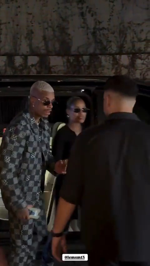 Mario Lemina ile eşi de mekana giriş yaptı.
