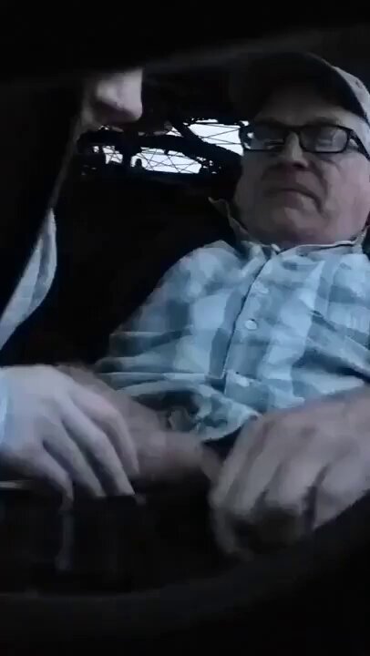 Lo que no me había pasado. Soñar a mi mujer que estaba con su jefe y fue un poco de celos y a la ves un morbo rico de encontrarla en la oficina como el le daba masajitos en la espalda mientras ella en la compu, de ahí todo fue más morboso y obvio me fascinó esto debe pasar ⤵️