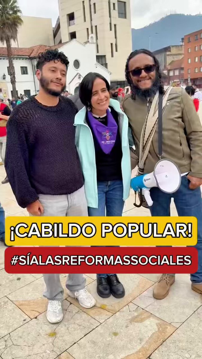 ¡Hoy en las calles alzamos nuestras voces en el Cabildo popular de Bogotá! El poder está en las manos del pueblo y es quien debe decidir #SiALaConsultaPopular. Estamos unidos en movilización social pacífica por la democracia, la participación, los derechos laborales y políticos✊🏼