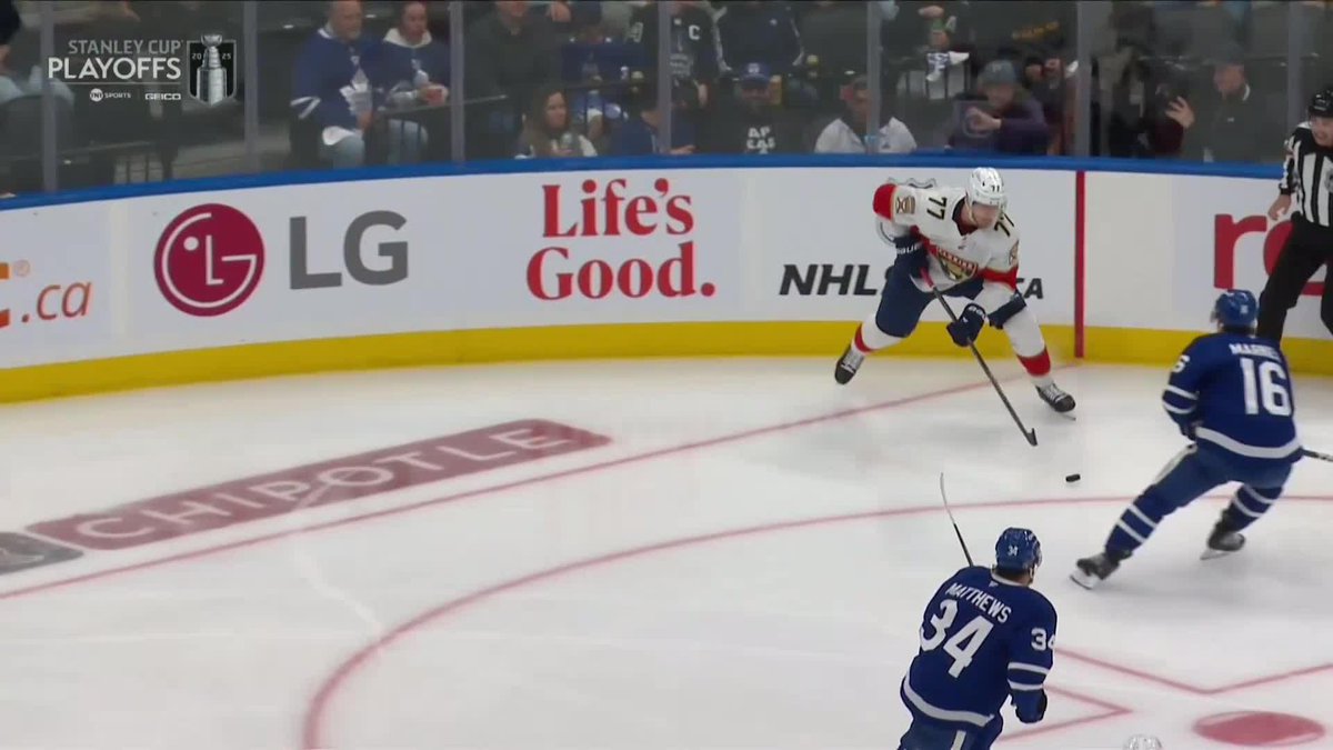 Referee Chris Rooney caught a stick up high and has been escorted off the ice. Hope he's okay 🙏