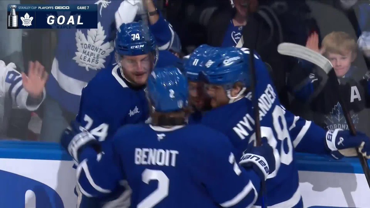 DON'T CALL IT GAME YET... MAX DOMI MAKES IT 3-1 EARLY IN THE THIRD 👀