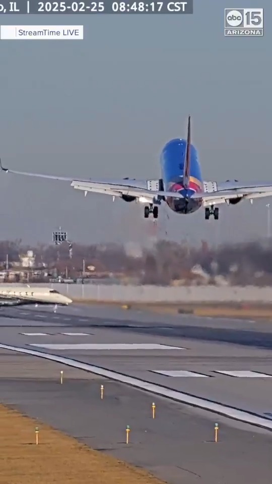 Southwest Airlines jet aborted a landing attempt at Chicago Midway International Airport after a smaller, private plane taxied in front of it - almost resulting in a collision... 👀 #CityLife #chicago #flying #CloseCall #Southwest #midway