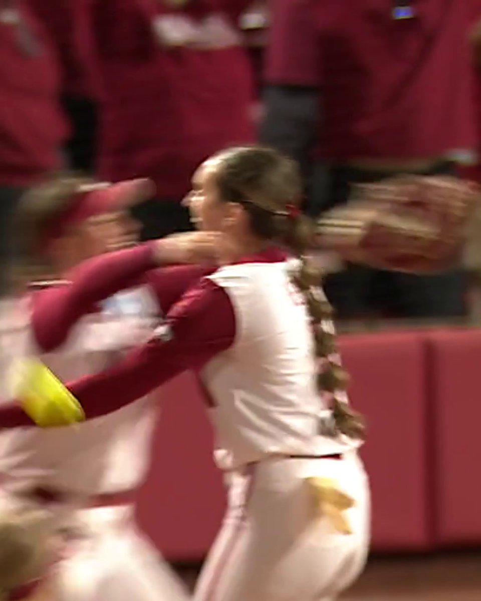 GAME-WINNING DOUBLE PLAY 🙌 What a finish for Arkansas Softball in the Fayetteville Regional!