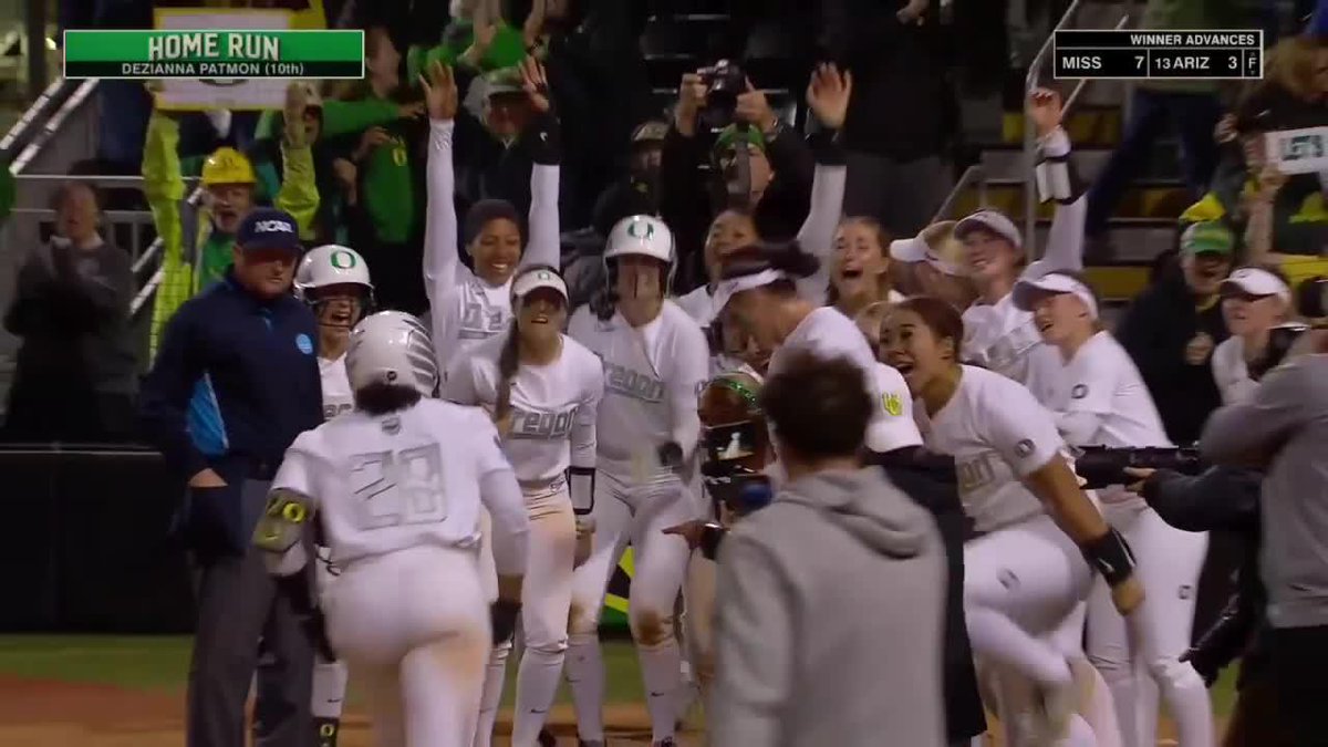 Dezianna Patmon just did that 🤯 Oregon Softball stuns Stanford with a walk-off 3-run HR to advance to the Super Regionals. #B1GSoftball
