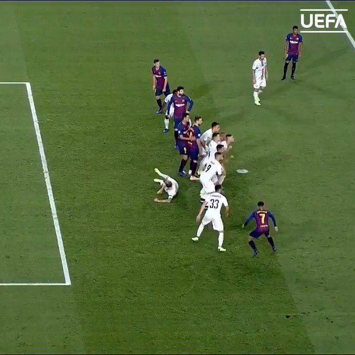 2018 yılında Brozovic, Suarez’in frikiğini savunmak için barajın altına yattı ve frikik ritüeli sonsuza dek değişti…