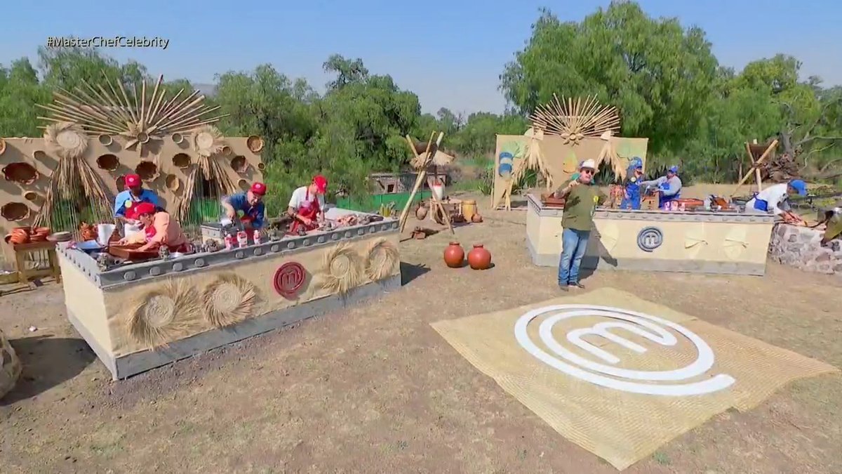 Se formaron los equipos y comenzó la guerra de sabores. 🔴🔵 ¡Los comensales hablaron y el equipo rojo se llevó el aplauso con la mejor comida del día! 👨🍳👩🍳 #MasterChefCelebrity 🔥