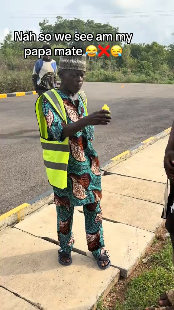 Shey na wetin una suppose dey teach una papa be this? 😭