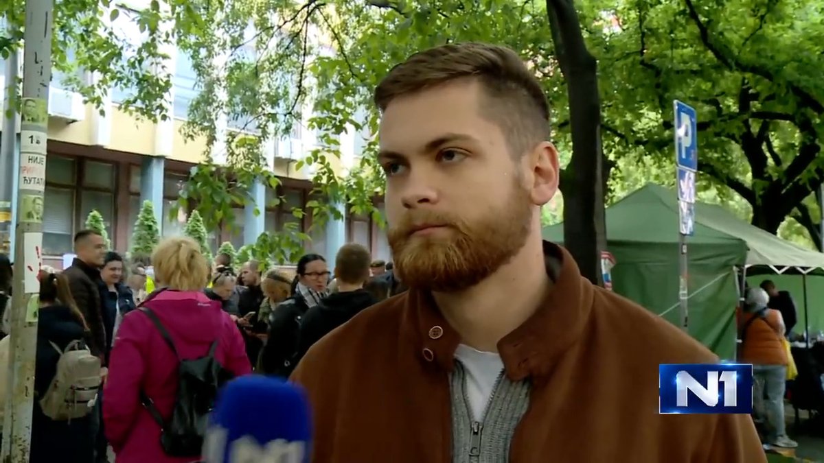 Sin aktivistkinje i profesorke gimnazije Jovan Jovanović Zmaj iz Novog Sada rekao je za N1 da nema nikakvih novih informacija o njenom stanju i da im nije dozvoljeno da je posete. Milan Čanak