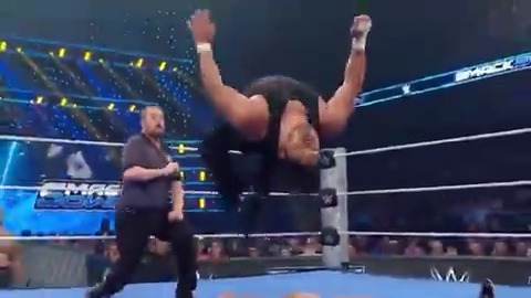 ／ ジェフ・コブ改め JCマテオ 衝撃のWWEデビュー戦👀 ＼ バックラッシュでLAナイトを襲った “JCマテオ”。 緊急決定されたデビュー戦で LAナイトに“ピンフォール勝利”💥 リングでの破壊力はまさに怪物！ #アベマでWWE