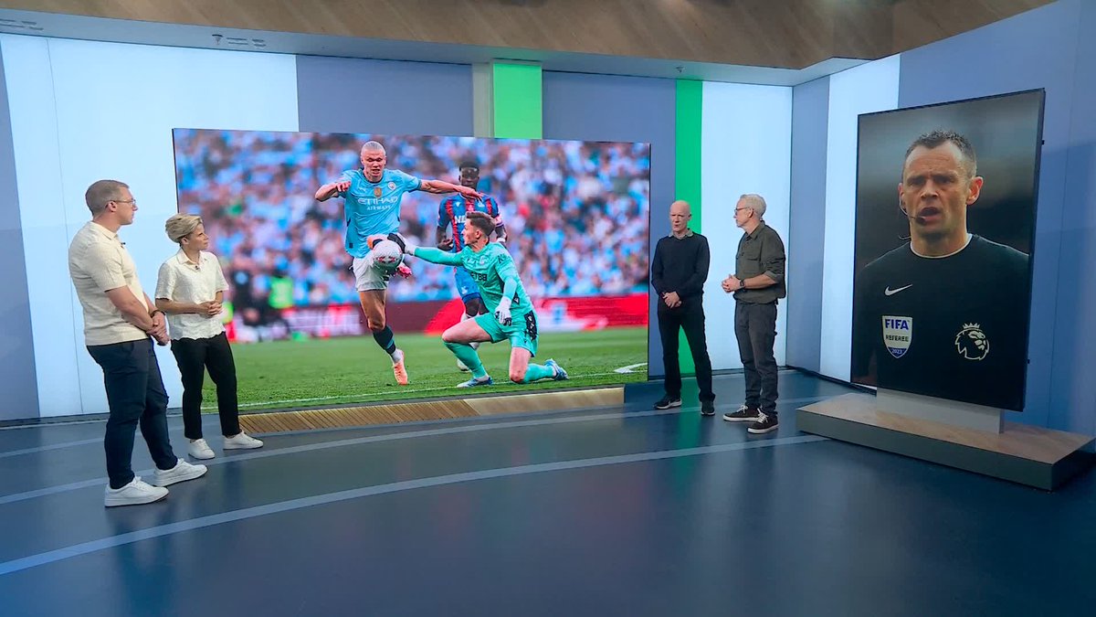 "I thought it was a red card" 🟥 Ref Watch breaks down Dean Henderson's handling of the ball outside of the box in the FA Cup final 👇