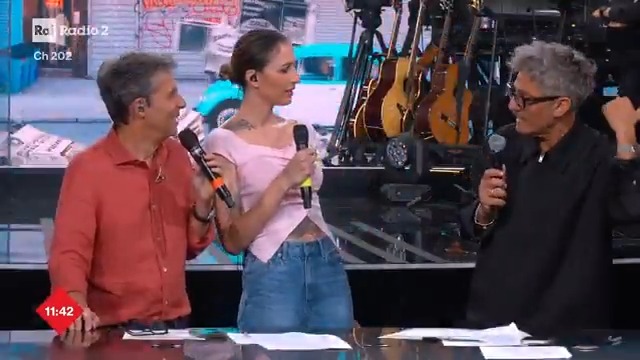 Oggi @Fiorello a sorpresa in diretta a #Radio2SocialClub: “Che mi ha cercato qualcuno?” Stay tuned #RaiRadio2