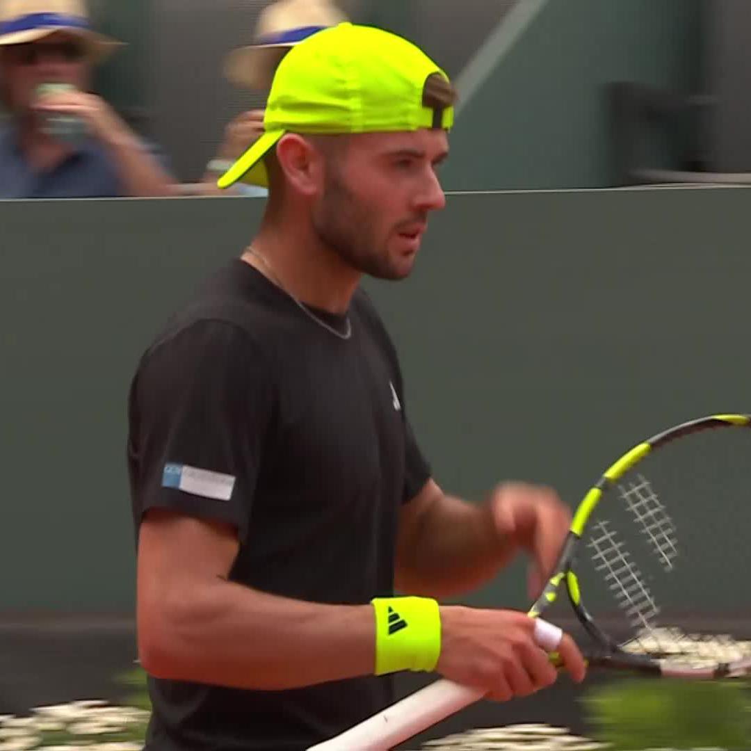 1st British win in Geneva 🇬🇧 Fearnley becomes the first British player ever to record a win in Geneva, defeating Lajovic 6-4 6-1. #gonetgenevaopen