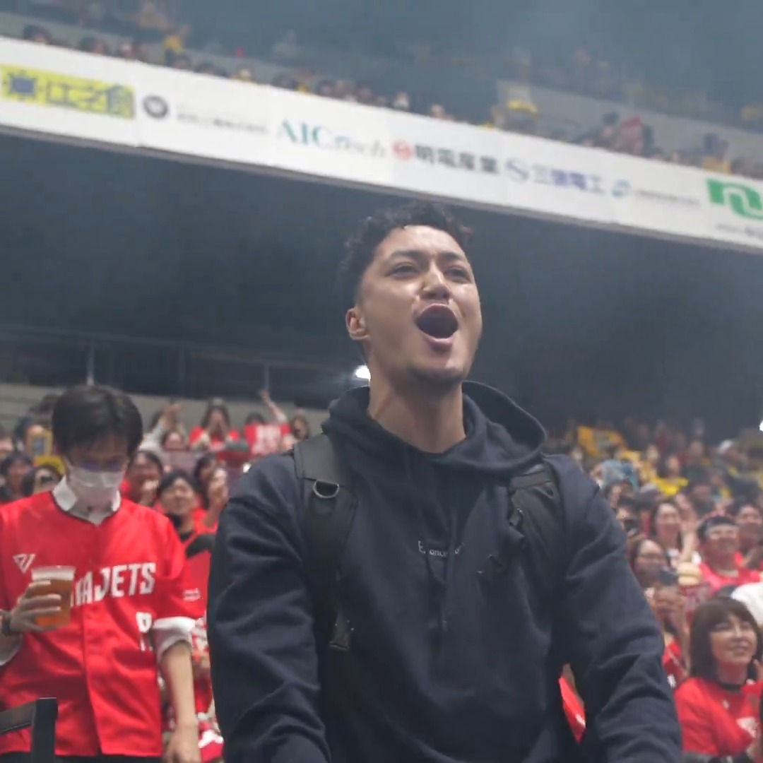 千葉Jの応援に会場まで駆けつけたトビン マーカス海舟選手🙌🔥 Marcus Tobin 千葉ジェッツふなばし 🛫PAINT IT JETS✨ #Bリーグ #りそなグループ #Bリーグチャンピオンシップ