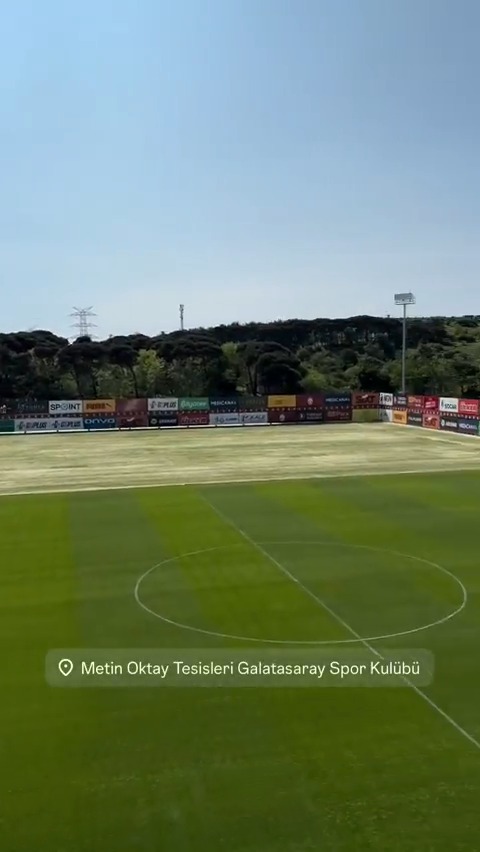 Kemerburgaz Tesisleri'nde şampiyonluk kutlaması yapılıyor.