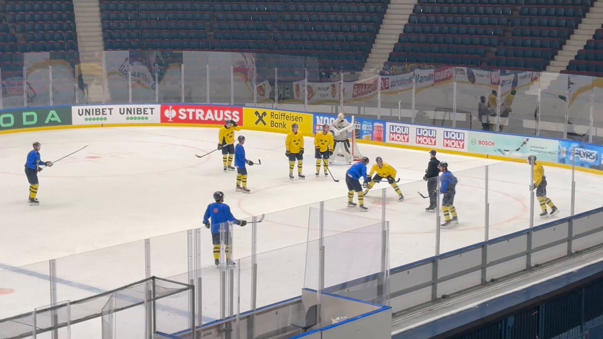 Tre Kronors isträning inför 🇸🇪-🇨🇦. Tisdag kl 19:00 öppnar studion. 🇸🇪Formationer: M.Johansson - W.Karlsson - L.Raymond F.Forsberg - M.Backlund - E.Lindholm L.Carlsson - A.Wennberg - M.Zibanejad E.Heineman - I.Lundeström - J. Frödén (A.Bengtsson, M.Friberg) J.Brodin - A.Larsson M.Pettersson - R.Andersson S.Edvinsson - R.Sandin E.Gustafsson J.Markström, Ersson, Söderblom PP1: L.Raymond - W.Karlsson - F.Forsberg - E.Lindholm - R.Sandin PP2: M.Zibanejad - M.Backlund - M.Johansson - L.Carlsson - R.Andersson