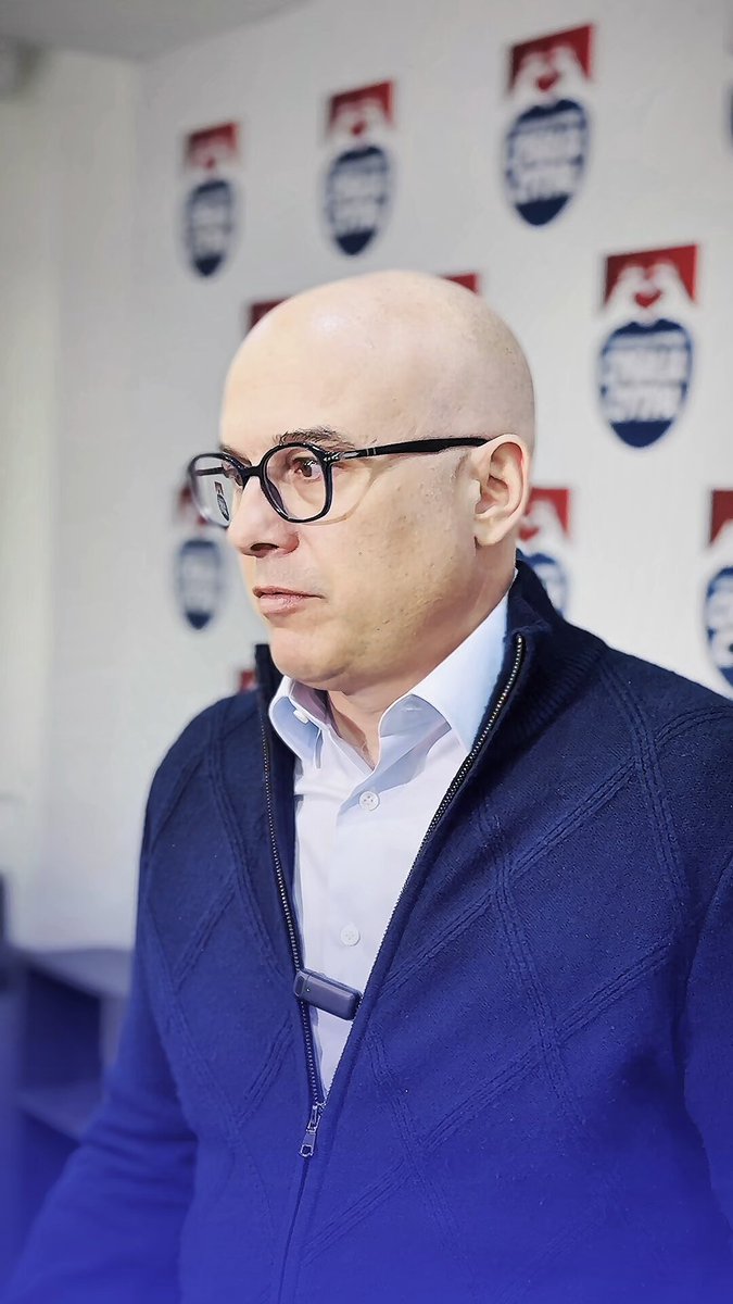 Блокадерима могу само да поручим, никада нас нећете победити насиљем и никада нећемо да вам се склонимо. Доста смо ћутали седам месеци, сад вам кажемо да где год нам будете правили хаос и нападали нам људе, ми ћемо на миран и демократски начин пружити отпор и чувати наше страначке просторије и наше колеге.