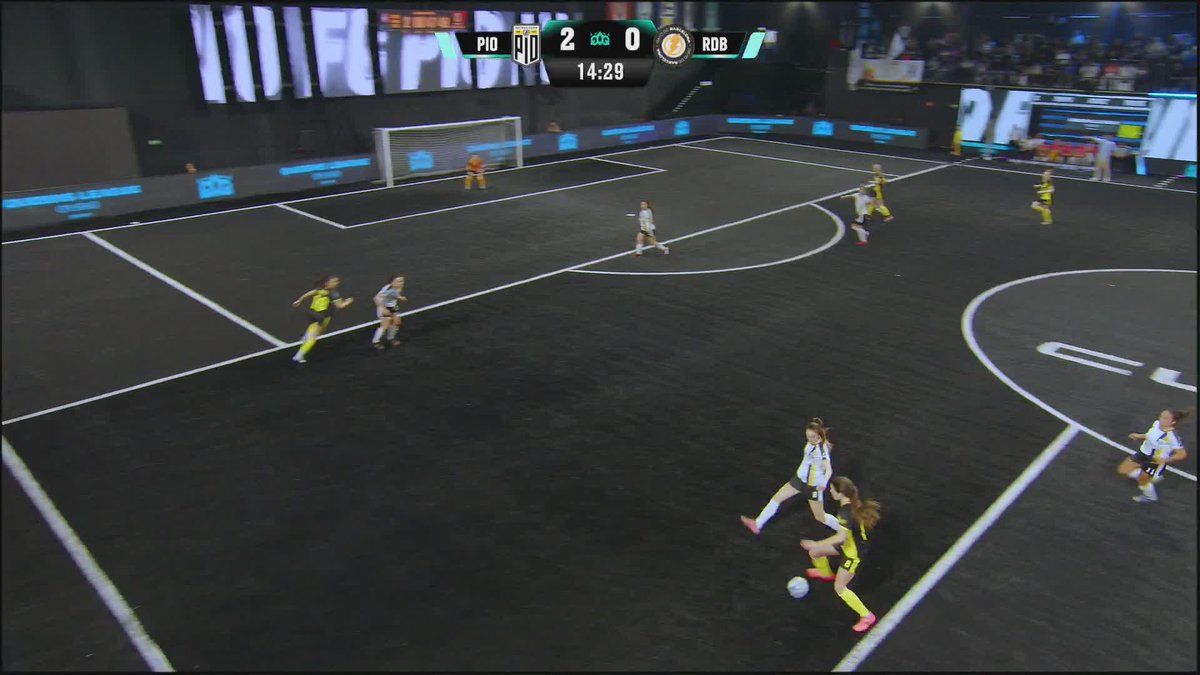 Meter cuatro goles en una final es de 🐐. #QueensLeague #Oysho