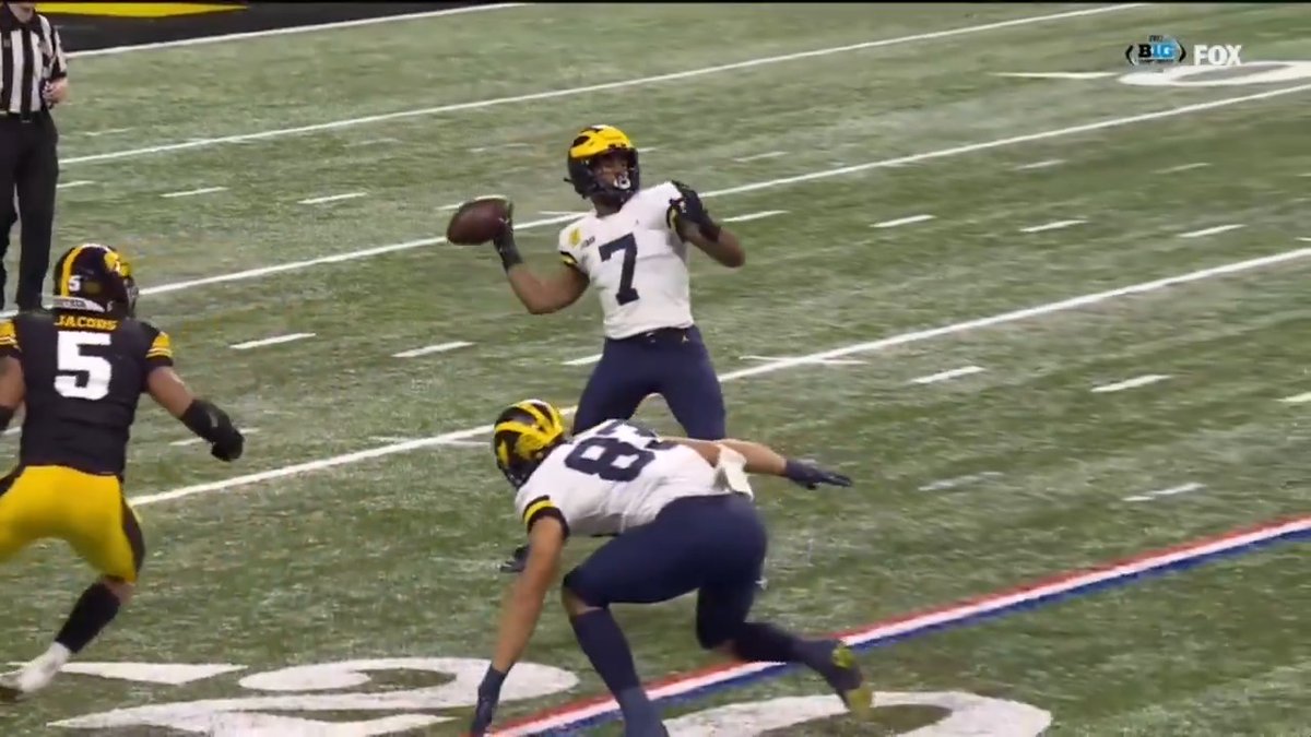 CMP: 4-4 YDS: 131 TD: 2 Former Michigan Football RB Donovan Edwards can spin it 🎯 #B1GFootball