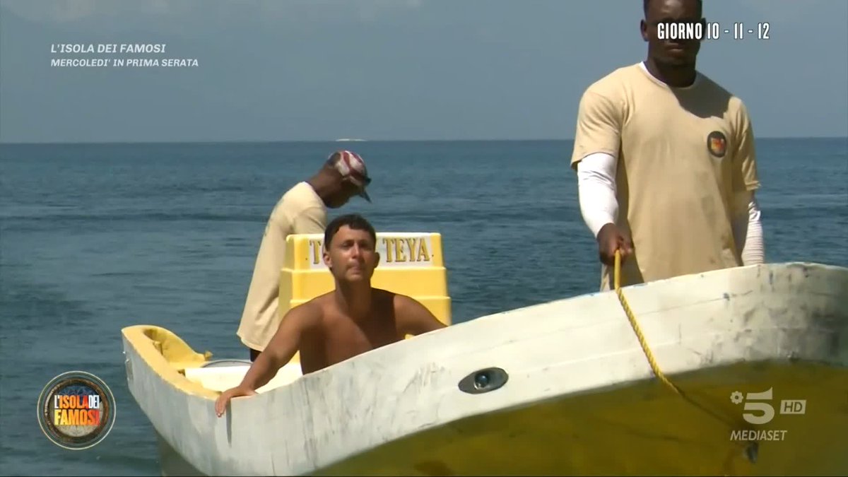 Nunzio, terminati i due giorni di punizione su Montecristo, torna su Playa Uva e trova il suo gruppo demoralizzato e avvilito. #Isola