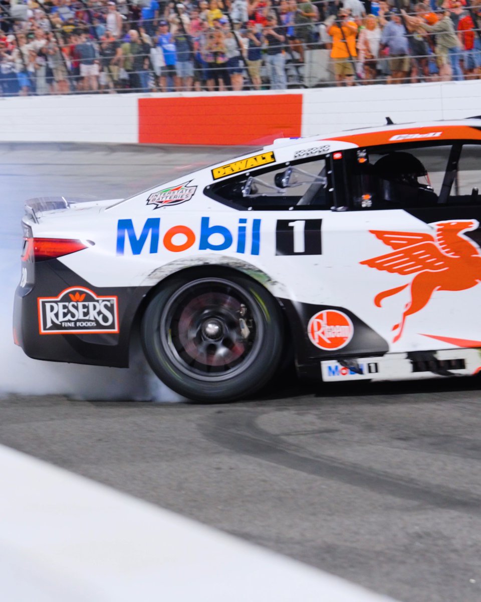 A burnout you can most definitely feel. Christopher Bell | #AllStarRace