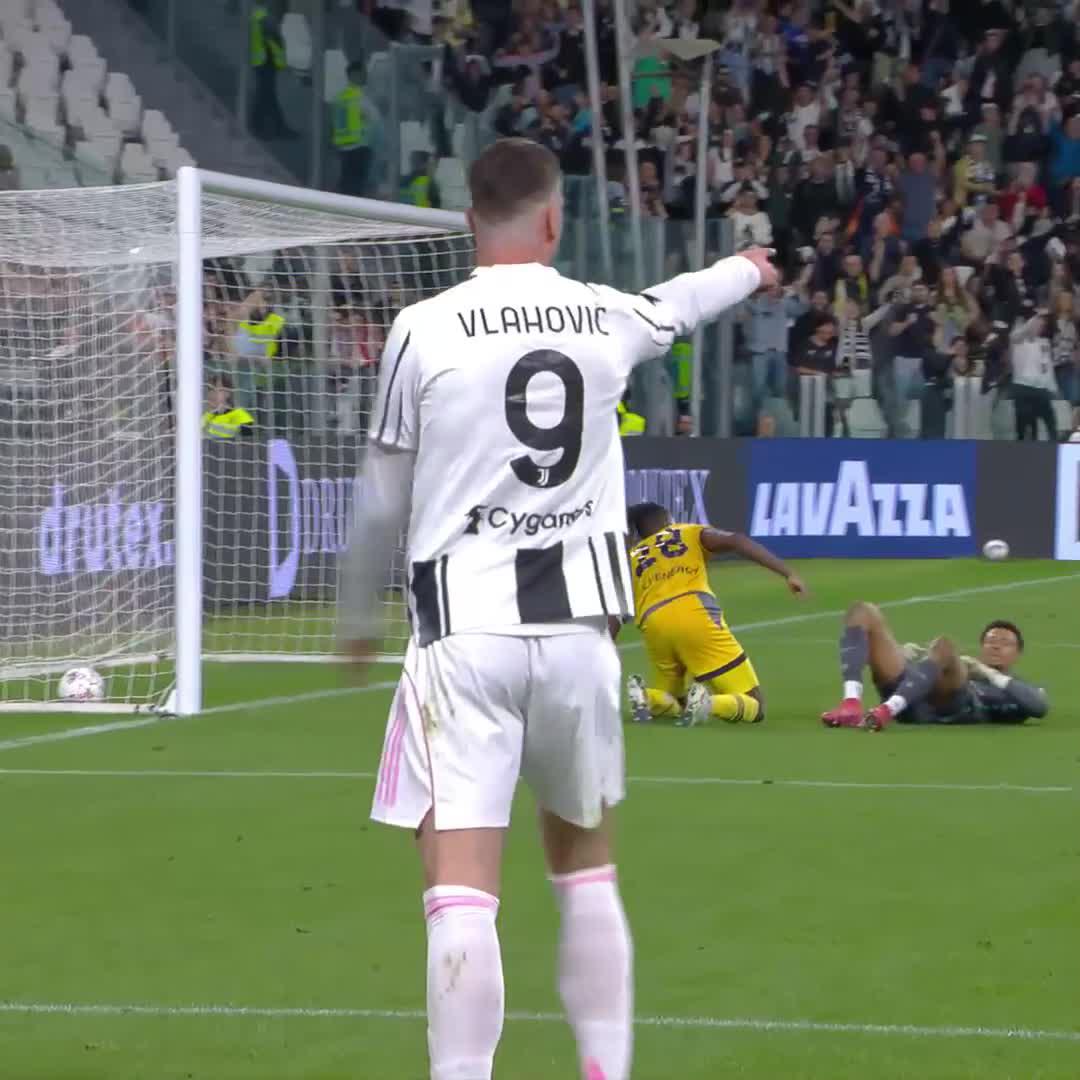 Gazzetta: “Vlahovic’e hem Türk kulüpleri hem de Newcastle talip. Juventus ise Dusan’ın yerine Napoli’den Galatasaray’a kiralanan golcü Osimhen’i düşünüyor.”