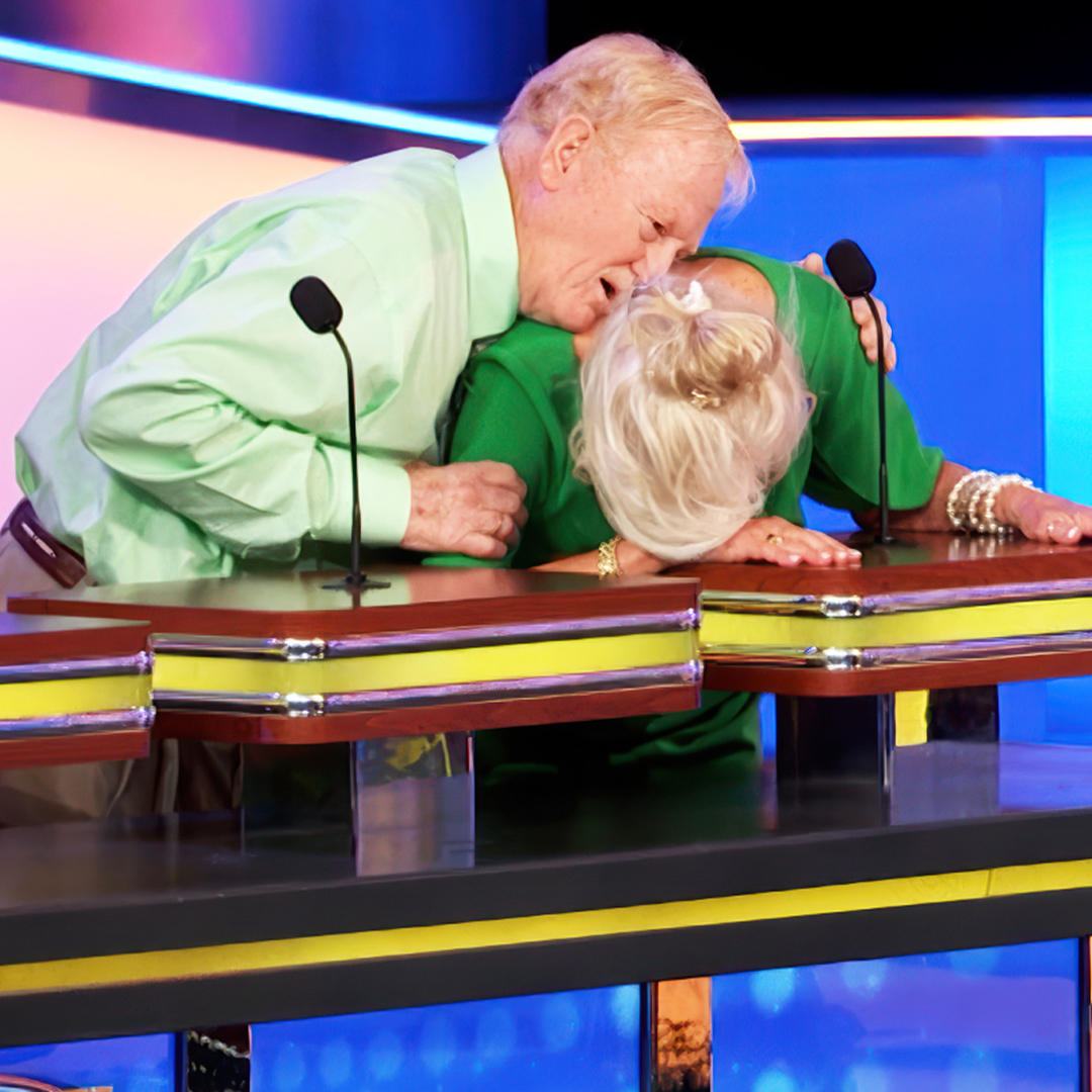 Judy’s lippy answer offends Steve Harvey!! 👄🔍👀 Name something on your face that looks scary in a magnifying mirror.