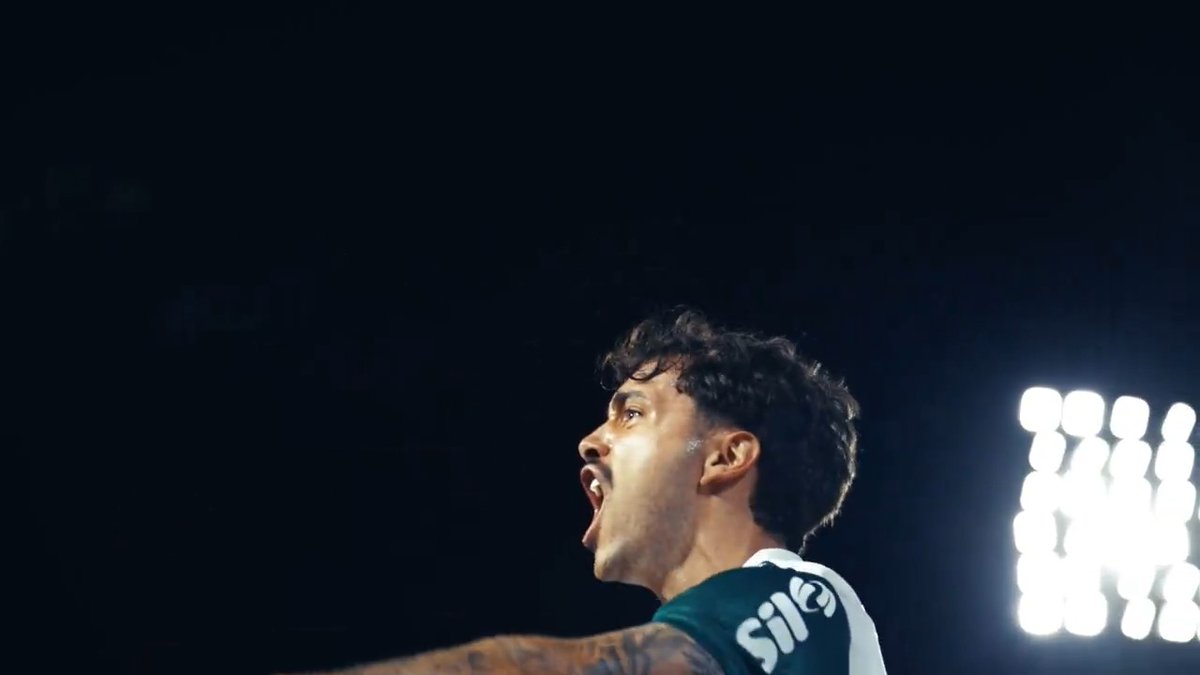 Pega essa chapada do líder do campeonato 🤪 Faz e corre pro abraço, 👨🏻!