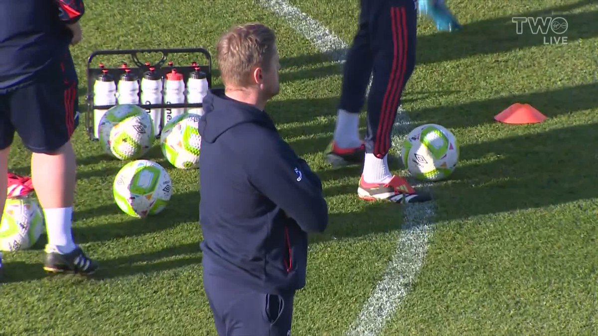 🗣 "The league has to look at that type of stuff. We've got to be bigger and better than that." 🗣 "I thought it was a shocking photograph." 🗣 "Standing in weeds?" Vinny Perth on Damien Duff's comments to us tonight on the shots of him at Dalymount Park on Friday.