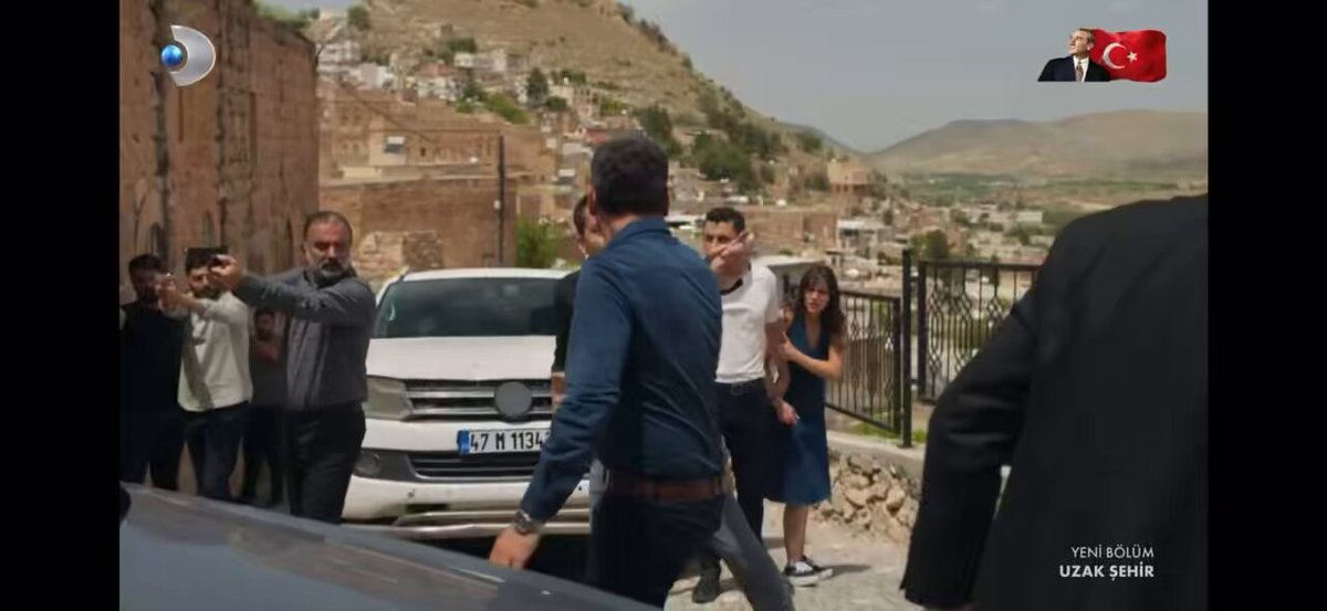 Ozan Akbaba oyunculuğu diye bir şey var. Sahne efsaneydi. Tam aksiyon adamı Ozan Akbaba 👏🧿 #UzakŞehir