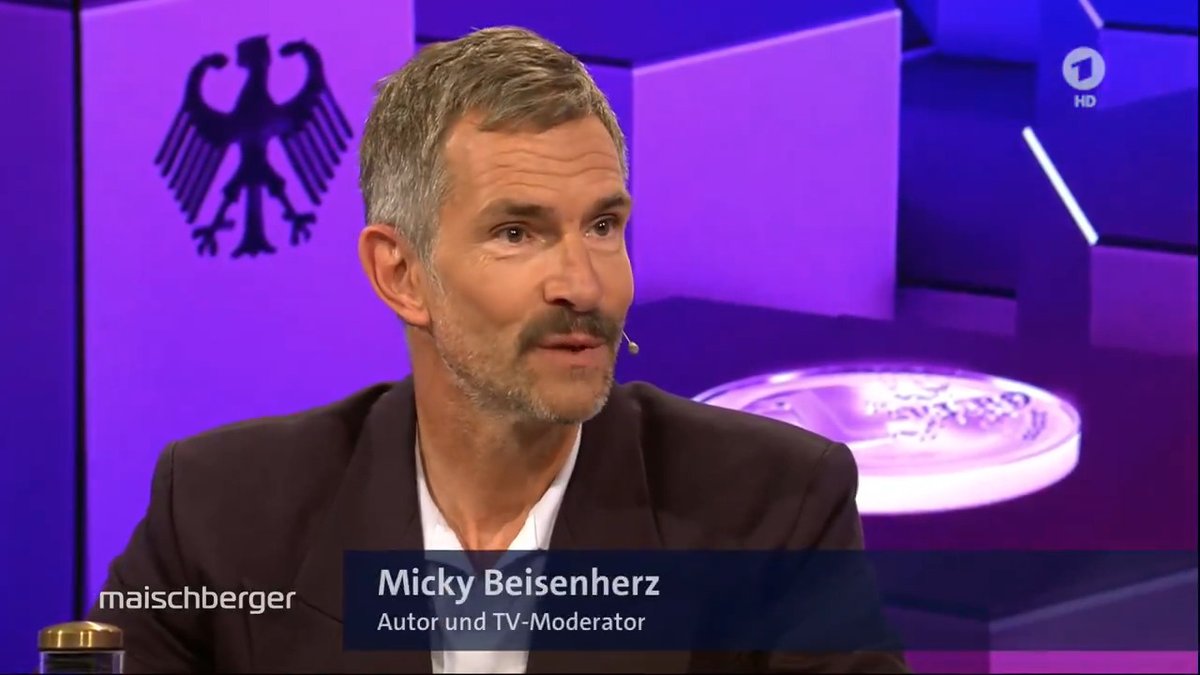 „Klingbeil macht den #Lindner“, sagt der TV-Moderator und Autor Micky Beisenherz 🍌 über den neuen Finanzminister der #SPD Lars #Klingbeil. Dieser sei „denselben Zwängen unterworfen“ wie sein Vorgänger und müsse sparen. #maischberger