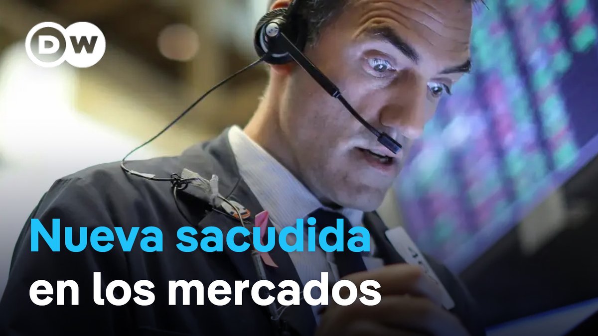 Se disparan los bonos del Tesoro y cae el dólar Wall Street abrió este lunes en rojo y el índice tecnológico Nasdaq bajaba un 0,98 %, hasta las 19.023 unidades, después de que Moody’s rebajara el viernes la calificación crediticia de Estados Unidos, lo que alentó a que los rendimientos de los bonos del Tesoro estadounidense se dispararan. /cvml