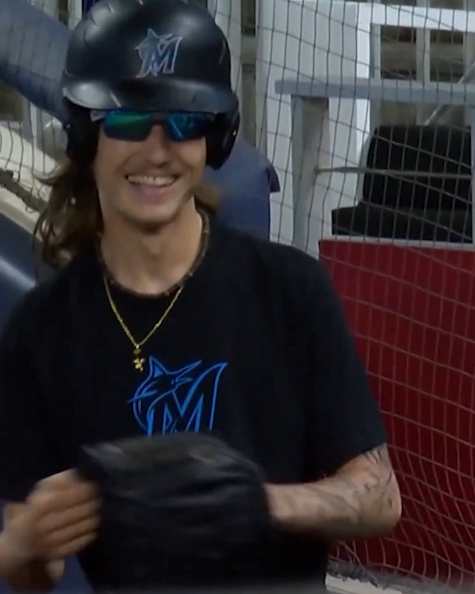 You've seen the Yankees bat boy ... Let us introduce you to the Marlins ball boy 🤣