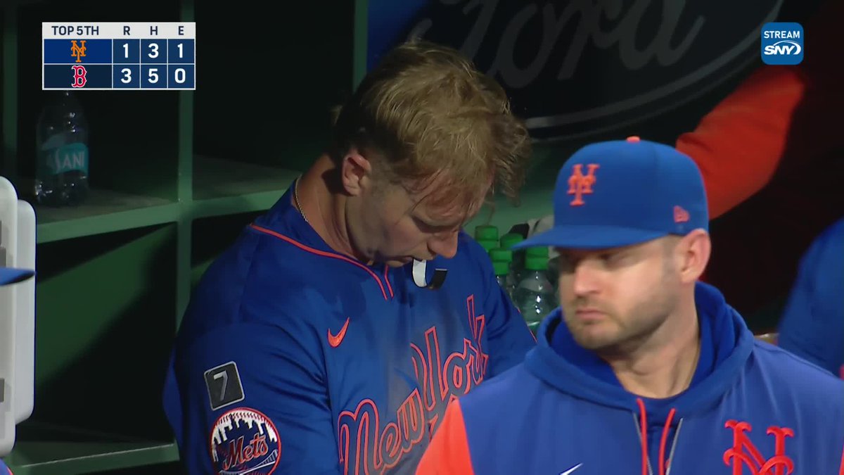 Pete Alonso is fed up with his glove