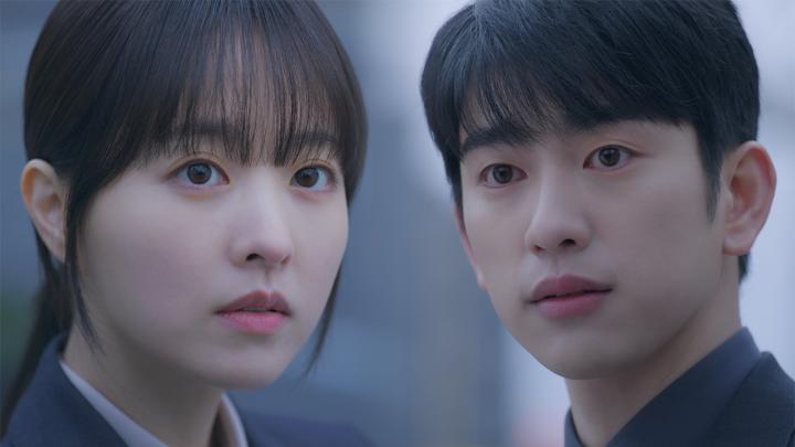 Netflixシリーズ『未知のソウル』5月24日独占配信。 見た目以外まるで似ていない双子の姉妹。 壁にぶつかった彼女たちは、互いの人生を“書き換える”旅へ踏み出す。 #未知のソウル