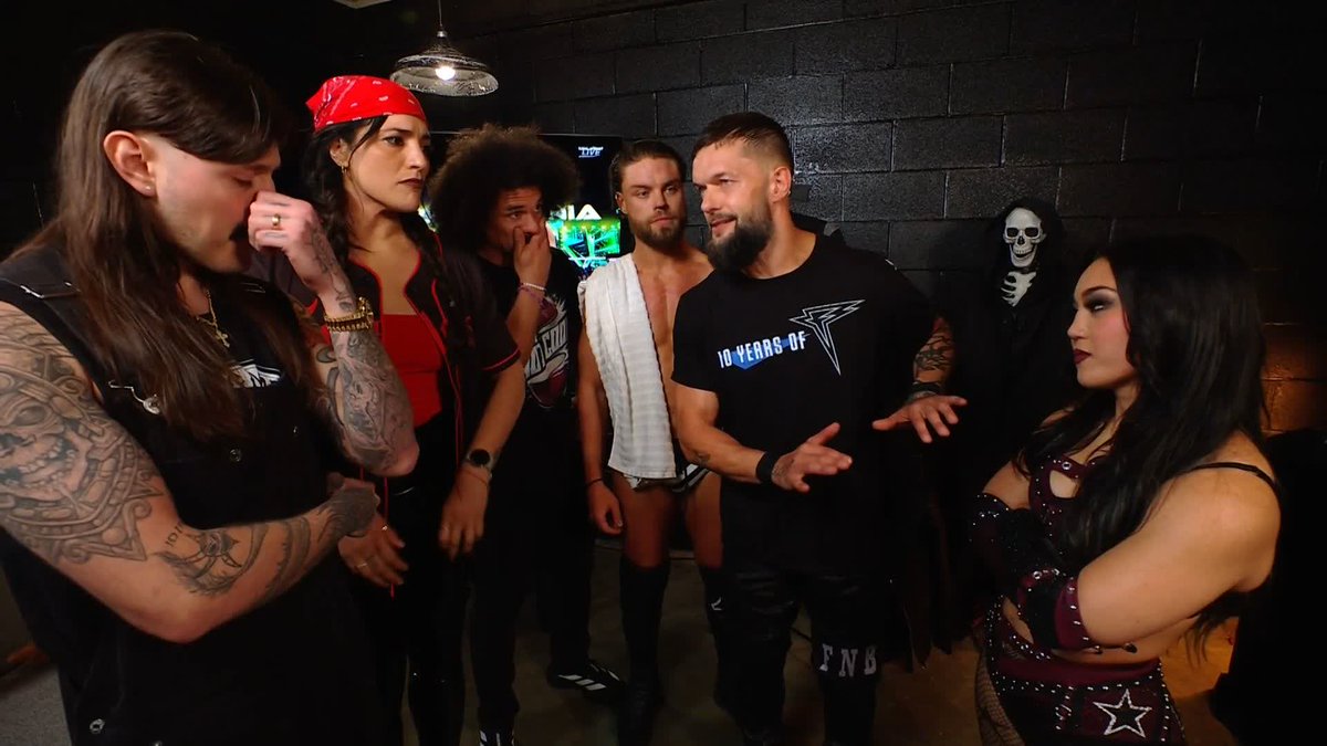 WHAT IS SHE DOING HERE? 👀 #WWERaw