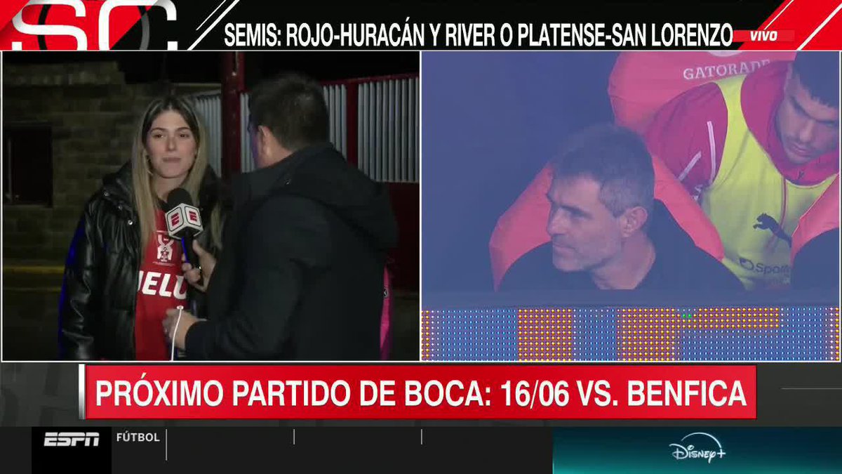 "YENDO AL FRENTE Y CONTRA TODOS SIEMPRE." Esta fanática de Independiente está en el Predio de Domínico esperando al plantel del Rojo. 📺 #SportsCenter | #DisneyPlus